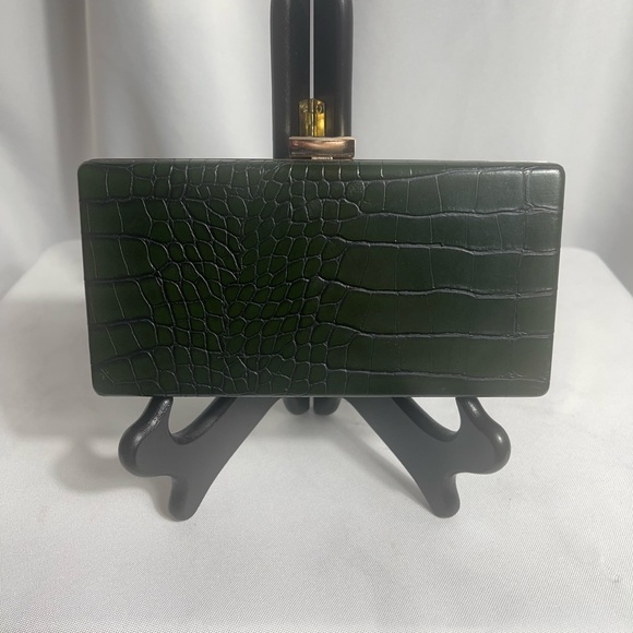 H&M Elegant Dark Green Crocodile Pattern Clutch W/ Gold Chain NWT - Picture 1 of 10